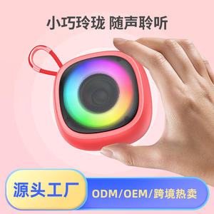 Mini altavoz Bluetooth portátil con luz LED de colores para uso en exteriores y en el hogar - Product Image 3