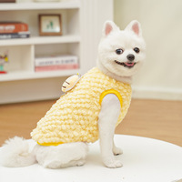 Gilet pour chien en peluche multicolore, veste chaude pour animaux de compagnie avec applique abeille, anneau en D et bordure côtelée, vêtements pour chiots