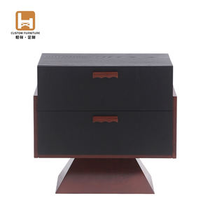 Mesita de Noche Estilo Retro Francés, Madera Maciza de Alta Calidad con Chapa, Diseño Piramidal, con Dos Cajones, Personalizable para Dormitorio de Hotel - Product Image 1