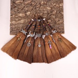 Escoba <span class=keywords><strong>de</strong></span> bruja marrón hecha a mano al por mayor para escoba ritual Wiccan escoba <span class=keywords><strong>de</strong></span> bruja curativa <span class=keywords><strong>de</strong></span> cristal - Product Image 1