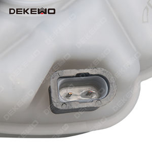 Pièces automobiles 4H0121403N 4H0121403H Réservoir d'expansion de liquide de refroidissement pour <span class=keywords><strong>AUDI</strong></span> A8 <span class=keywords><strong>S8</strong></span> (D4) 4.0TFSI 4.2TDI 6.3FSI - Product Image 5