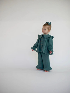 Conjunto de Dos Piezas de Muselina 100% Algodón para Niñas Pequeñas, Blusa con Cuello con Volantes y Botones al Frente, Pantalones Anchos, Atuendo Informal para Niños - Product Image 3