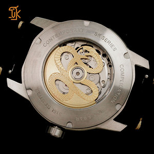 Vente en gros Montre serpent vert 3d évidée sculptée avec acier inoxydable verre saphir Montre mécanique automatique personnalisée Mamba - Product Image 3