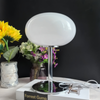 Lampe de table LED à intensité variable 3CCT avec prise USB et abat-jour en verre de conception ronde classique pour chambre à coucher et salon