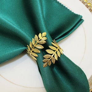 Anneau de <span class=keywords><strong>serviette</strong></span> <span class=keywords><strong>en</strong></span> métal doré pour décoration de table de mariage, motif feuille triangulaire créatif <span class=keywords><strong>en</strong></span> alliage avec <span class=keywords><strong>fleur</strong></span> de perle et <span class=keywords><strong>serviette</strong></span> - Product Image 6