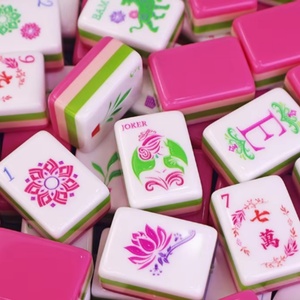 Juego de Mahjong Americano de Acrílico Rosa de Cuatro Capas Personalizado para Entretenimiento Familiar y Juego Familiar - Product Image 1