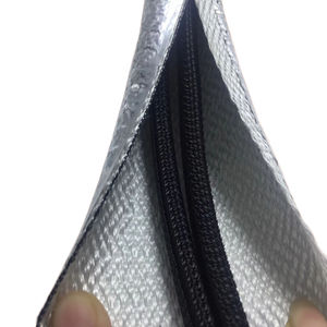 ケーブル保護シースを巻く電気システムのシールドケーブルへの柔軟な編組カバー - Product Image 1