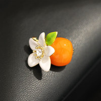 Frisse witte Gardenia bloem broche speld pakjas broches accessoires mode exquisiete emaille fruit oranje broche voor vrouwen
