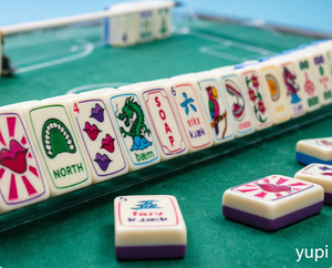 Juego de Mahjong Americano Retro Pop Art - Fichas Creativas con Diseño de Labios y Dragón, Incluye Cartas de Juego Rosas y Bolsa de Almacenamiento - Product Image 6