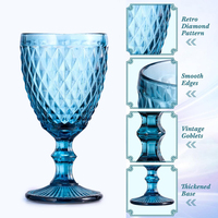 Gobelet à vin en verre bleu clair de style vintage gravé et embossé pour mariage