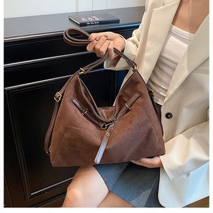 Sac fourre-tout en faux daim pour femmes, grande capacité, sac à bandoulière minimaliste haut de gamme, sacs à main polyvalents pour le shopping, vente en gros - Product Image 2