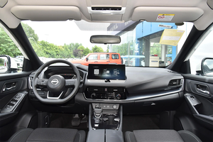 Nissan Qashqai Classic 2025, SUV Compacto de 2.0L, Interior Claro, Transmisión Automática CVT, 5 Plazas, Tracción en 2 Ruedas, con Opciones de Combustible Eléctrico y Gasolina - Product Image 6