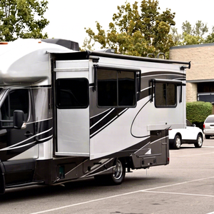Camping-car Coachmen RV Prism Elite Premium 24EF 2019 avec plan de configuration optimisé, alimentation intégrée et espace de préparation, design moderne et garantie - Product Image 1