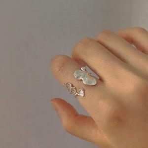Bague en argent sterling S925, feuille de ginkgo, design de niche, série forêt, fraîche, irrégulière, personnalité, bague d'index froide - Product Image 3
