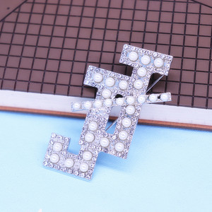 Broche en alliage métallique plaqué argent avec imitation de diamant et de perle, lettre grecque, membre de la sororité, Jack et Jill JJ - Product Image 5