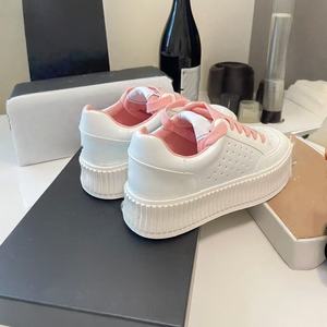 Chaussures de marche décontractées de luxe en cuir véritable à semelle épaisse avec logo personnalisé, de haute qualité, originales CC, pour hommes et femmes - Product Image 3