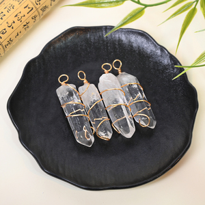 Collier en fil de quartz transparent avec pendentif en cristal spirituel pour la guérison, vente en gros - Product Image 1