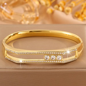 Brazalete de Acero Inoxidable con Tres Diamantes Deslizantes, Joyería Fina, Regalo Elegante para Mejor Amiga - Product Image 1