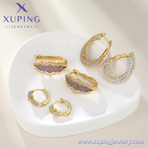 XUPING Joyería Venta al por Mayor 2025 <span class=keywords><strong>CoCreate</strong></span> Éxito de Ventas Aretes de Aro Huggie Bañados en Oro con Colgante de Cobre para Mujer - Product Image 2