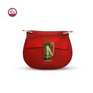 AH23 Venta caliente encantadora forma de tamaño pequeño de mujer de color caramelo jalea toda bolsa/bolsa de mano - Product Image 3