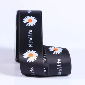 Cinta de satén de una cara de 1,5 pulgadas de color personalizado con logotipo impreso de lámina dorada en satén rosa para envolver regalos - Product Image 2