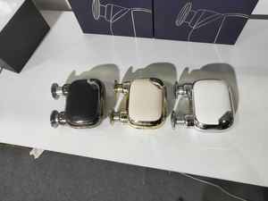 Massaggiatore Portatile Yixuan a Percussione e Vibrazione, Mini Pistola per Massaggio Muscolare Sportivo con Motore Brushless - Product Image 1