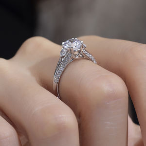 แหวนหมั้นเพชรเม็ดกลมทองคำ 18K รุ่น MSR-1755 สำหรับผู้หญิง จาก Messi Jewelry - Product Image 6