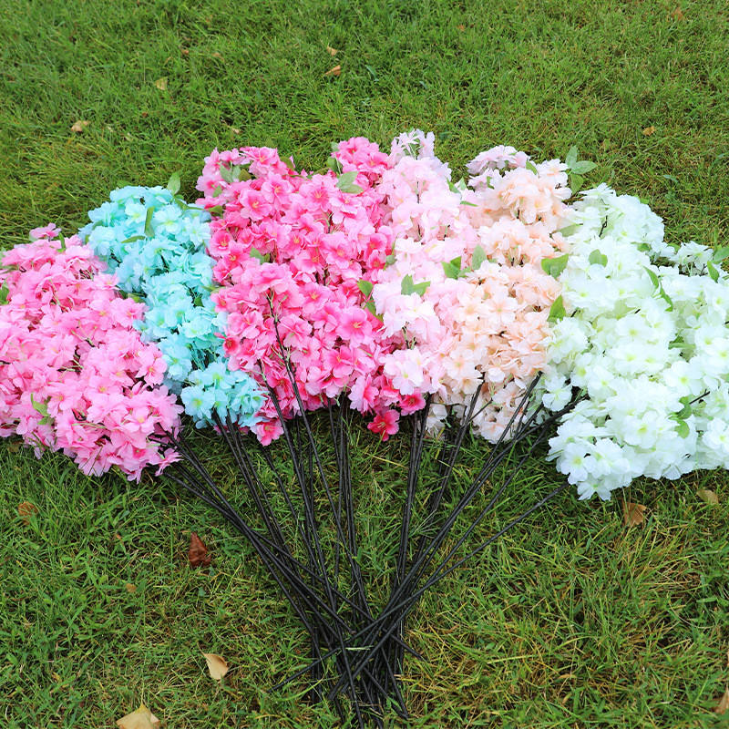 Vendita calda di diversi tipi di fiori di ciliegio in seta ramo di albero fiore di Sakura artificiale per la decorazione di nozze