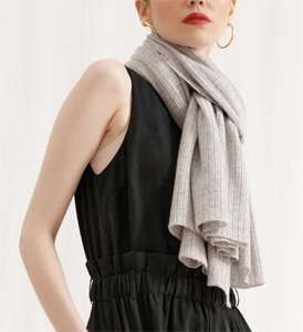 नई ट्रेंडी हल्के सुपरफाइन मल्टी-वे महिलाओं ने लक्जरी कश्मीरी पोंचो शॉल कैप स्कारफ - Product Image 3