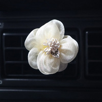 Nouveau Clip d'Aromathérapie Floral en Tissu de Style Chinois pour Grille d'Aération de Voiture pour Femme - Clip de Parfum Haut de Gamme pour Grille d'Aération de Voiture