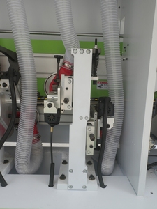 Machine de fraisage, perçage et chanfreinage CNC six axes et neuf axes JD-LK866 pour panneaux alvéolaires bois-aluminium pour portes d'armoires – Facile à utiliser - Product Image 3