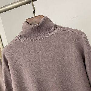 طقم كنزة نسائي كاجوال من الصوف المحبوك المريح للخريف مكون من بلوفر بياقة عالية وبنطلون واسع الساق مع أساور من فرو الثعلب الطبيعي للبيع بالجملة - Product Image 5