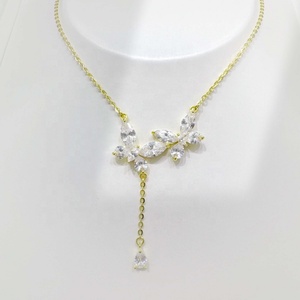Collier pour femme en laiton plaqué or 18 carats avec pierres précieuses, vente en gros, usage quotidien, pendentif géométrique personnalisé, colliers simples - Product Image 1
