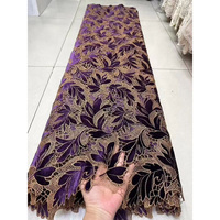 Tissu en dentelle française en velours rouge biologique pour mariage et textile d'intérieur - Tissu de créateur de luxe pour femmes
