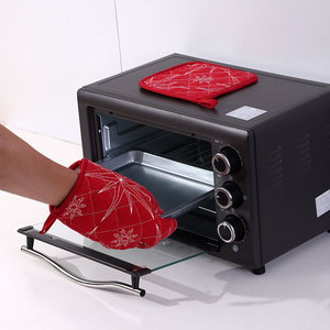 New Christmas decorations, Christmas home and kitchen supplies, <b>microwave</b> oven mitts and heat-resistant mat set. - Product Image 1