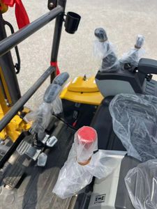 Mini-excavatrice Shantui SE17SR neuve de 1,7 tonne, excavatrice sur chenilles avec moteur Kubota et système hydraulique, à prix avantageux. - Product Image 6