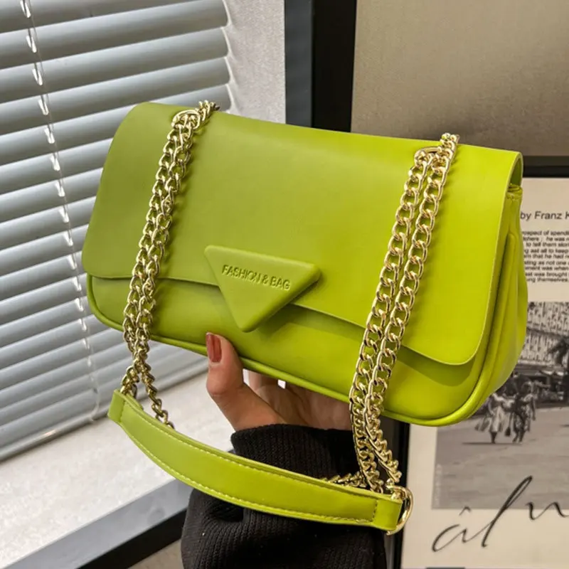 2023 New Famous Designer Brand Chain Shoulder Messenger Bags borsa e borsette da donna con lettera in metallo di alta qualità piccola borsa quadrata
