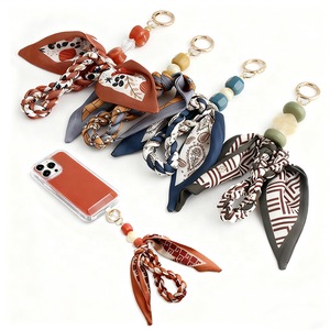 Custodia per telefono impermeabile di lusso personalizzata con catena in metallo, cinturino da polso, borsa a mano, portachiavi e ciondolo a forma di cavallo/pony - Product Image 4