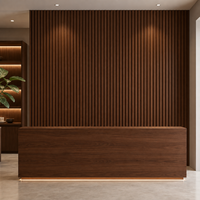 WYRAX - Panneau mural linéaire WPC modulaire à connexion par emboîtement pour zone d'accueil d'entreprise, finition noyer, surface côtelée continue