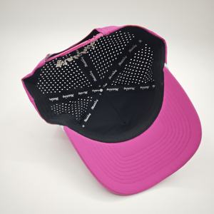 Gorra de Béisbol de 5 Paneles con Logotipo Bordado Personalizado de Alta Calidad, Diseño de Dos Tonos con Perforaciones Cortadas a Láser y Puntos de Leopardo - Product Image 6