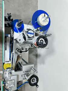 Étiqueteuse compacte à 3 côtés pour conteneurs en forme de prisme, type de bureau, rentable - Product Image 3