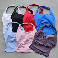 Débardeur de sport sans couture pour femme, dos nu, style halter, et short de yoga taille haute couleur unie avec effet froncé pour femme