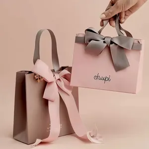 Bolsa de Papel Rosa de Lujo con Asa de Lazo de Satén, Logotipo Personalizado Impreso, Bolsa de Compras Pequeña para Joyería, Boutique, Regalo - Product Image 1