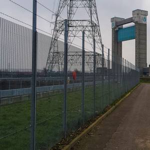 Valla duradera y resistente a la corrosión de 1,8 m y 2m de altura recubierta de polvo 358, fácil de montar para vallas de seguridad en el patio - Product Image 2