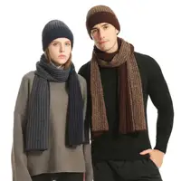 Autunno e inverno nuovo cappello di lana europeo e americano abito abbinato a colori cappello lavorato a maglia sciarpa imbottita Set di tre