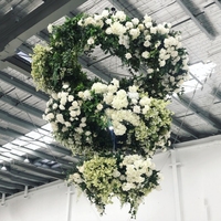 Décoration de mariage Design floral haut de gamme fleurs murales vertes artificielles plafond suspendu plante verte pour la décoration de scène de mariage