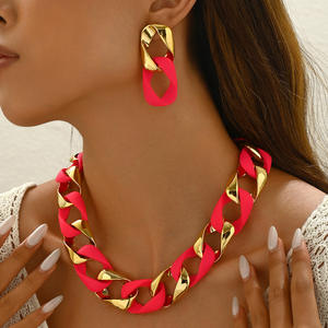 ชุดเครื่องประดับต่างหูและสร้อยคออะคริลิกสเตนเลสสตีลชุบทองคำแท้ ไม่ก่อให้เกิดอาการแพ้ ไม่หมองคล้ำ สำหรับผู้หญิง - Product Image 3