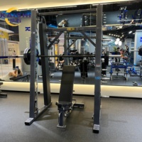 Machine Smith Commerciale en Acier Kaishi avec Banc de Musculation Réglable, Équipement Multifonctionnel pour Exercices de Poitrine et Entraînement de Force en Salle de Sport