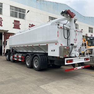 Camión de Transporte de Alimentos a Granel para Granjas Avícolas SINOTRUK HOWO 8x4 con Tornillo Hidráulico para Granos - Product Image 5