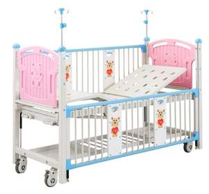 Nuovo Letto Ospedaliero Pediatrico a Tema Cartone Animato con 2 Funzioni Manuali e Ruote per la Cura dei Bambini, Telaio in Acciaio Inossidabile - Product Image 2